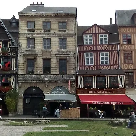 Between Historic Center And Quay, Ideal For Family