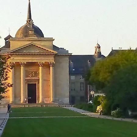 Quiet And Spacious 80M2 Flat Near Historic Center And Quays Διαμέρισμα