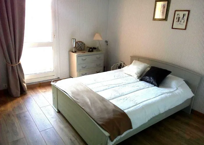 Διαμέρισμα Quiet And Spacious 80M2 Flat Near Historic Center And Quays